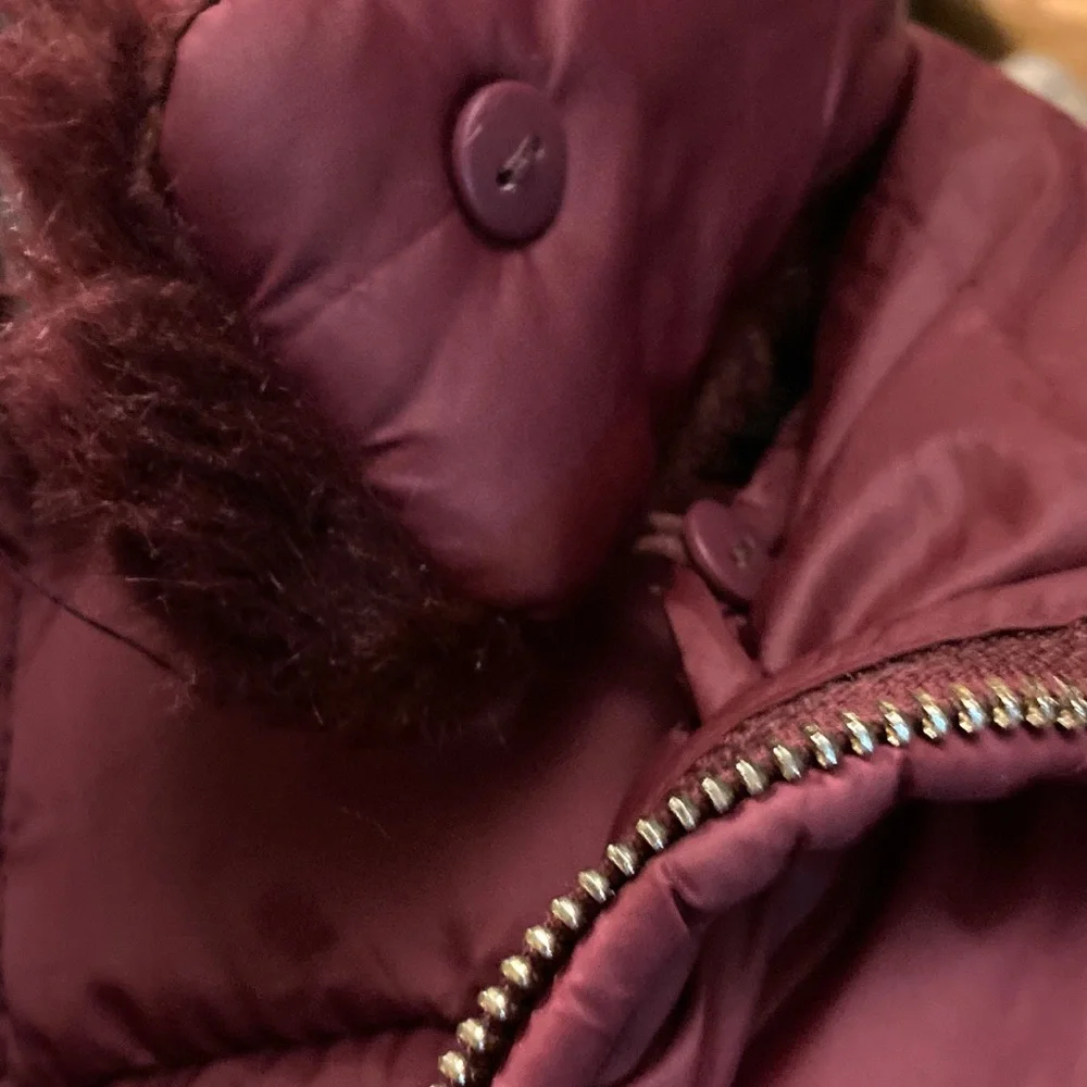 Burgundy‎ Puffer Vest with Faux Fur Collar M